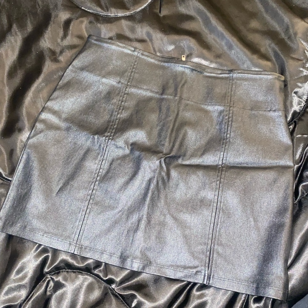 NWOT Faux leather skirt